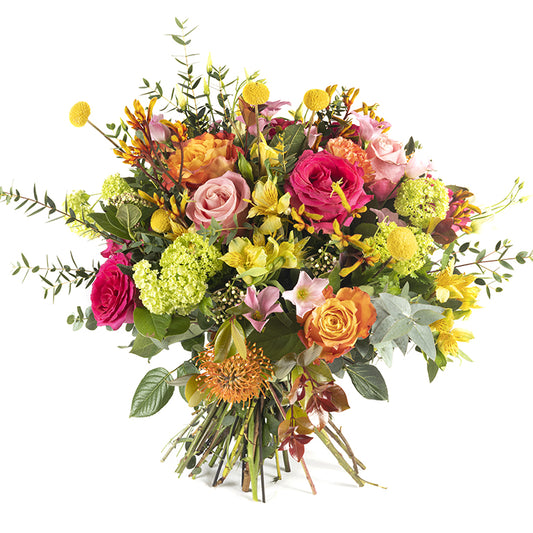 Bouquet Taormina nei toni rosa, giallo e arancio con rose, fiori stagionali ed eucalipto