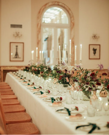 avolo imperiale con allestimento floreale e candelabri presso l’Ambasciata Britannica a Roma